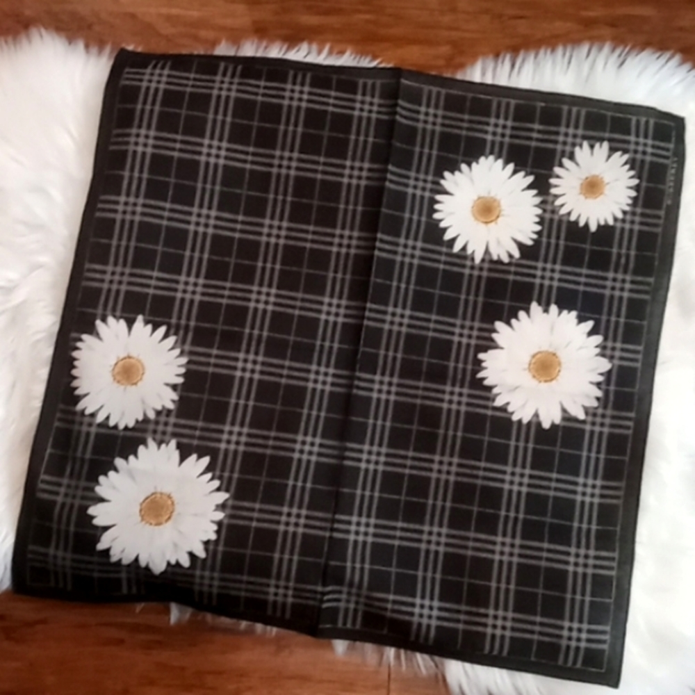 🖤 Burberry "Daisy" Black Check Mini Scarf Handkerchief NEW